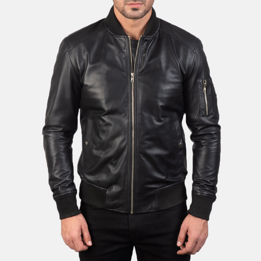 
Närbildsdetalj of Rib Knit & Zipper Hardware on Bomia Ma-1 Black Leather Bomber Jacket