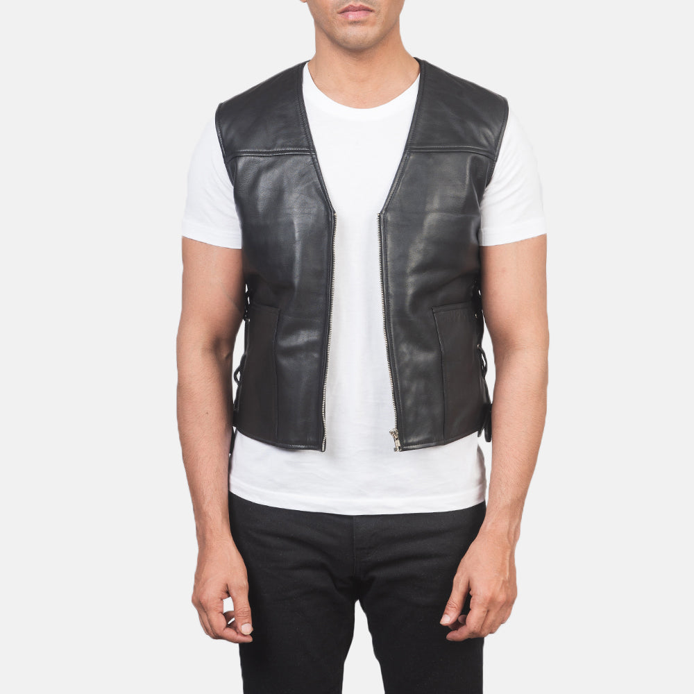 Men's Brandon Svart Leather Vest för Herr in Black Sheepskin Leather - Front Profile View &amp; Tailored Silhouette | Buy Online