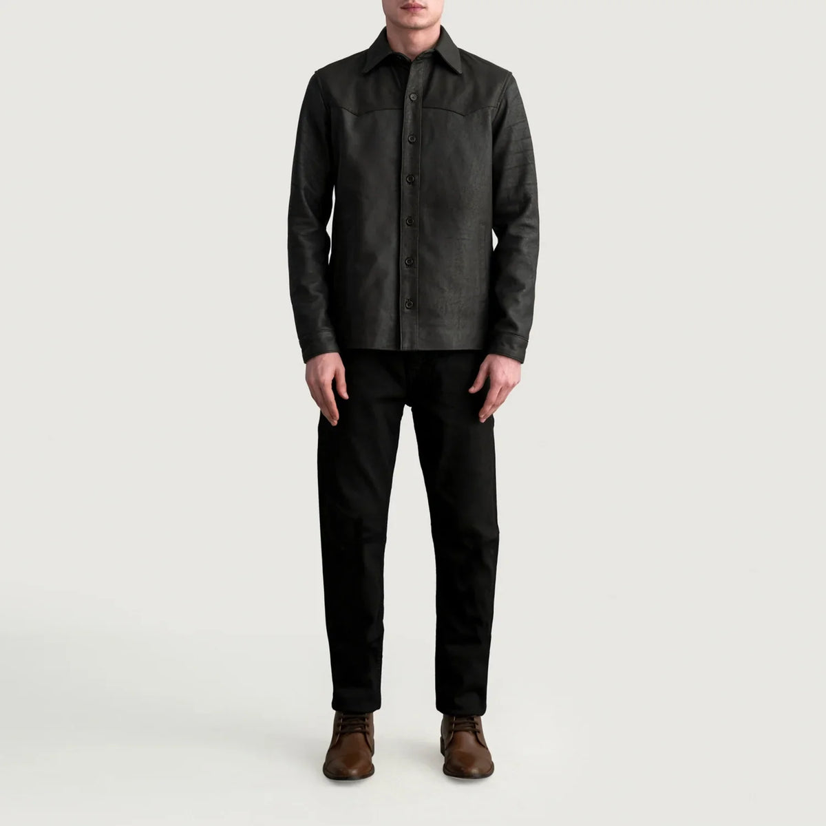 
Närbildsdetalj of Shirt & Buttons Hardware on Bronco Tumbled Brun Leather Shirt för Herr