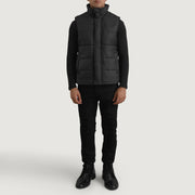 Bryan Svart Puffer Vest för Herr - Lateral Side Profile View Showing Sleeve Cut &amp; Athletic Taper Fit
