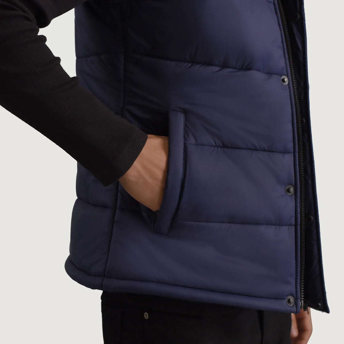 
Insida Showing Quilted Viscose Lining & Två funktionella innerfickor