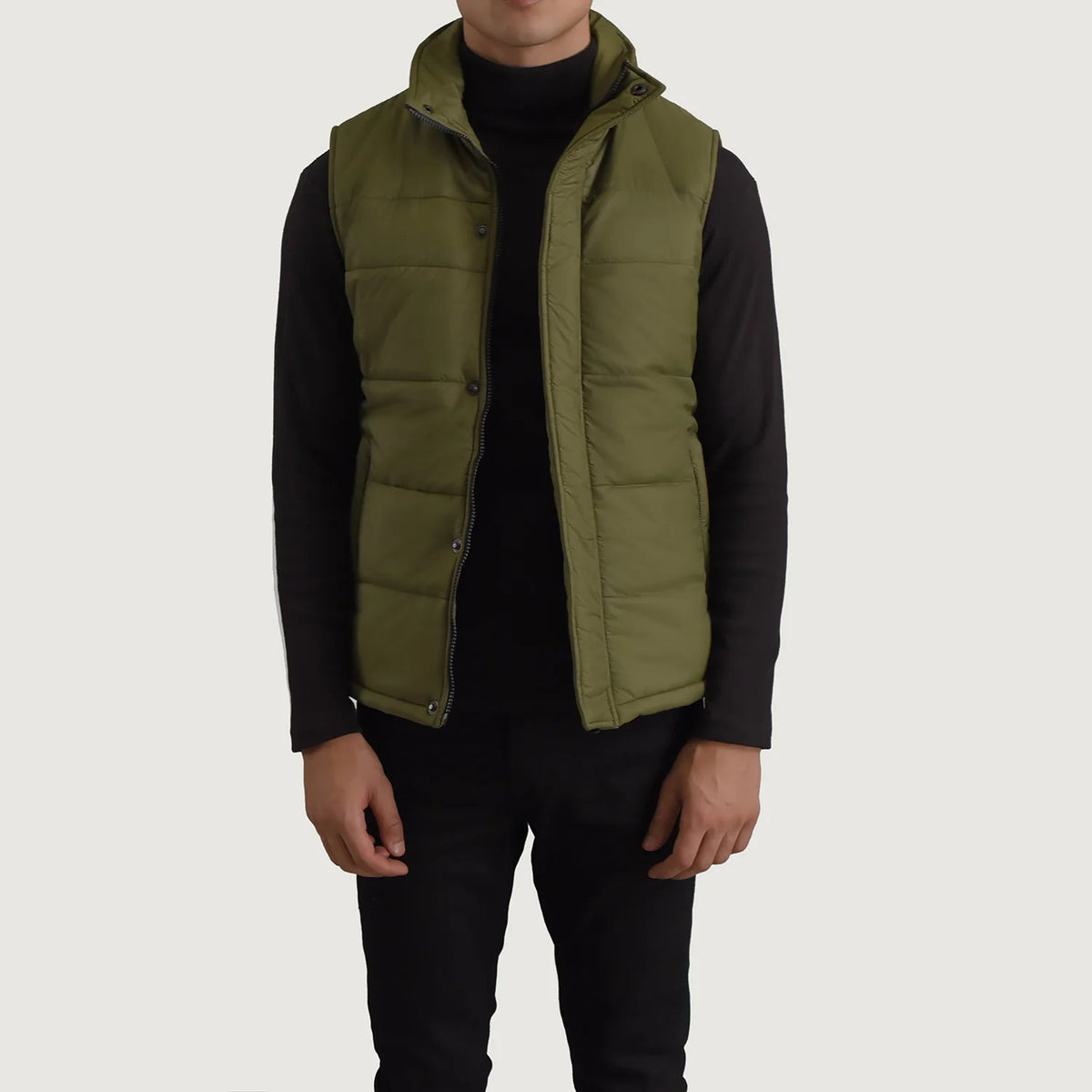 Bryan Green Puffer Vest för Herr in Green Full-Grain Leather - Front Profile View &amp; Tailored Silhouette | Buy Online
