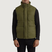 Close-Up Detail of Classic Collar &amp; Zipper With Placket Hardware on Bryan Green Puffer Vest för Herr
