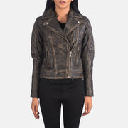 
Närbildsdetalj of Notch & Zipper Hardware on Carolyn Quilted Distressed Brown Biker Jacket