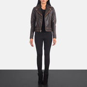 
Carolyn Quilted Vintage Brown Biker Jacket - Sidoprofil som visar ärmskärning