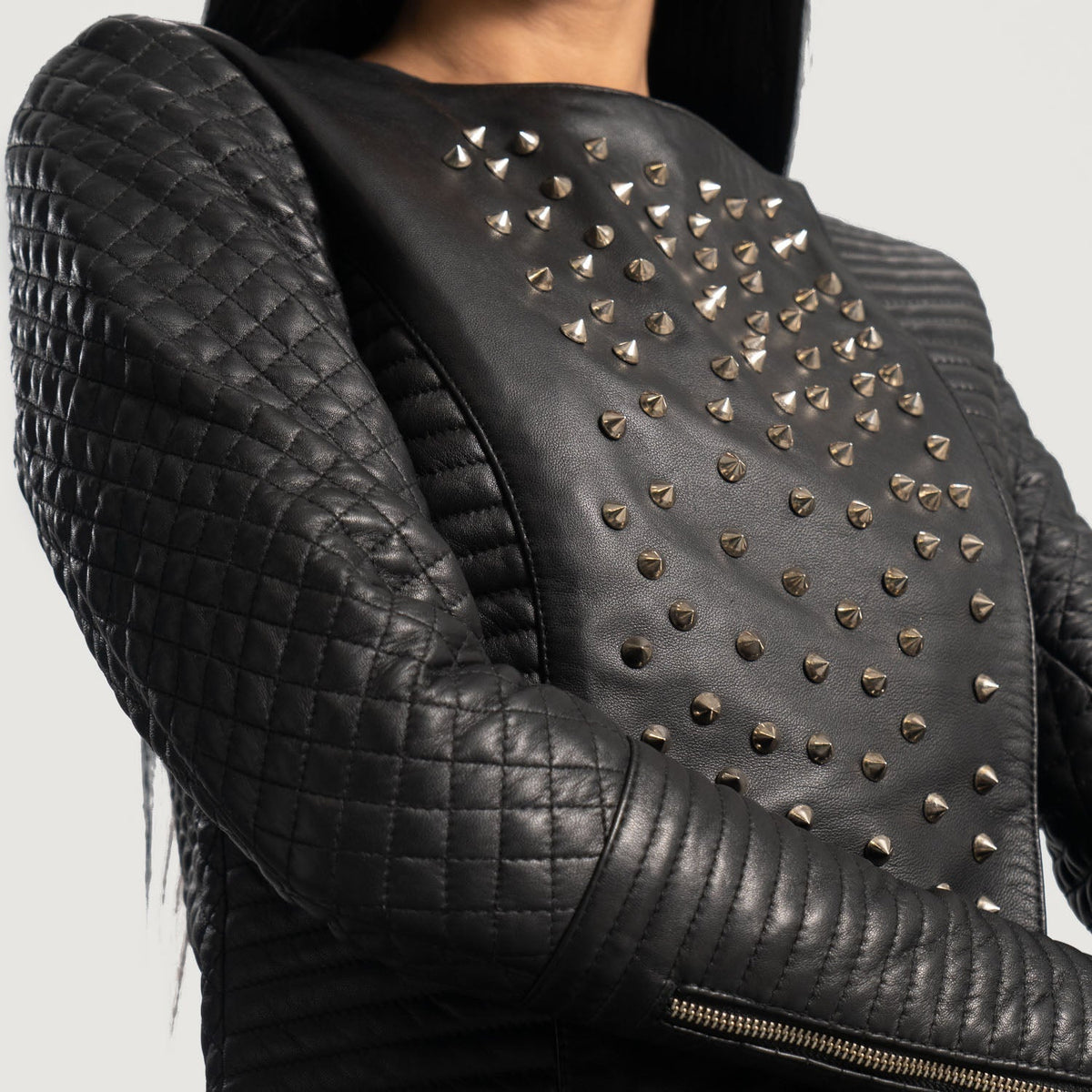 Women's Celeste Studded Svart Läderjacka för Dam - Lateral Side Profile View Showing Sleeve Cut &amp; Athletic Taper Fit