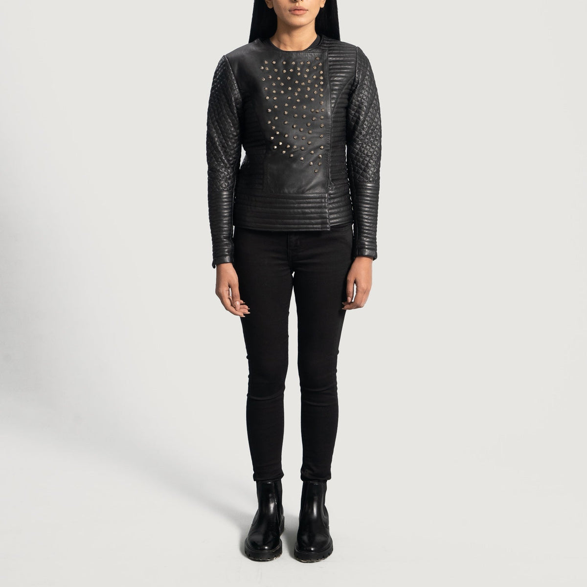 Close-Up Detail of Classic Collar &amp; Snap Button Hardware on Women's Celeste Studded Svart Läderjacka för Dam