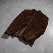 Styled Fit Perspective of Men's Charcoal Mocha Suede Bikerjacka i Läder för Herr on Model - Natural Daylight Drape