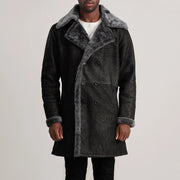 
Närbildsdetalj of Notch & Button Hardware on Charles Brown Suede Leather Shearling Double-Breasted Coat