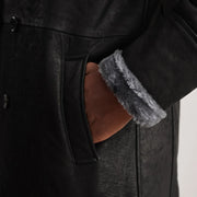 
Insida Showing Fully Faux Fur-Lined & Två funktionella innerfickor