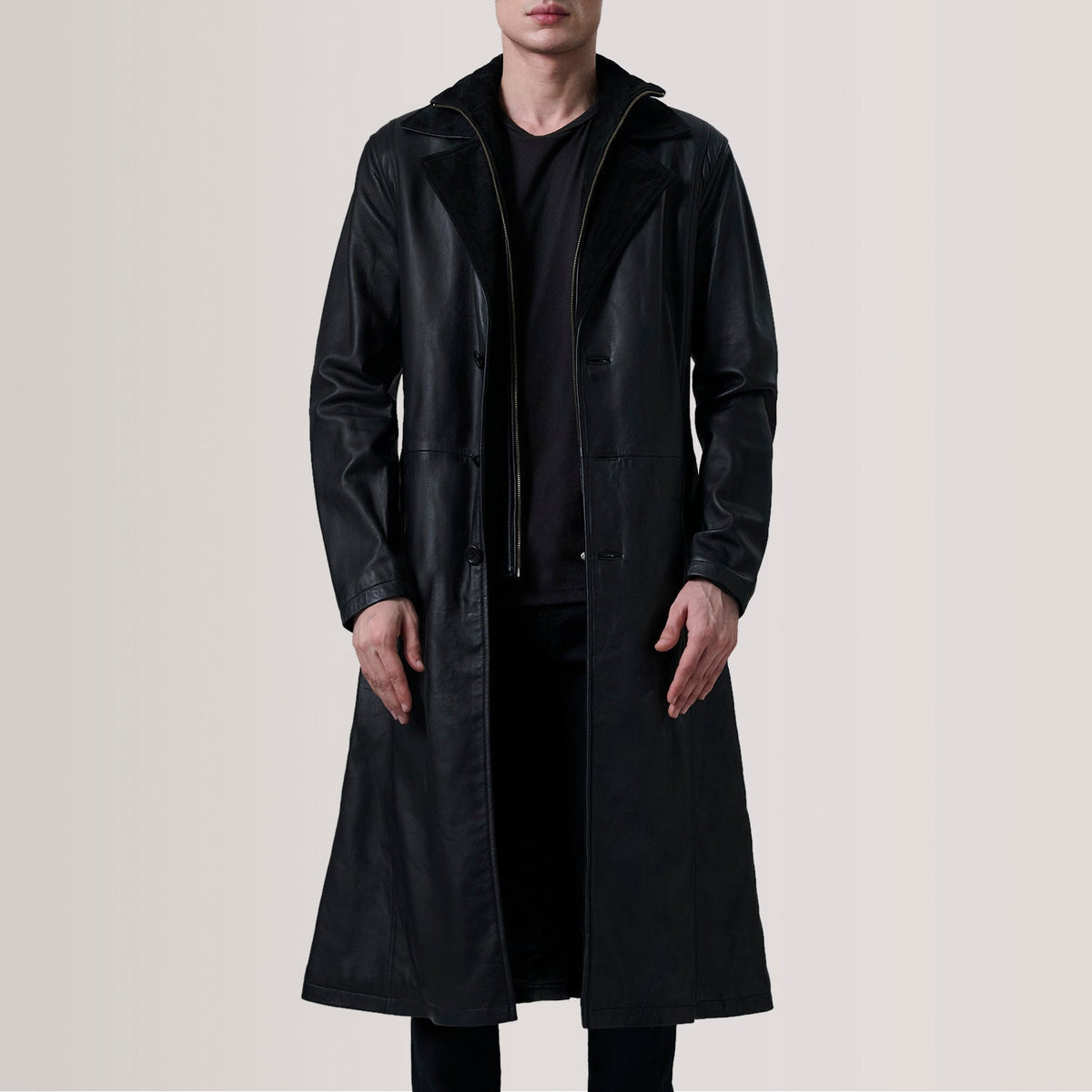 Charlton Svart Leather Single Breasted Coat för Herr For Men in Black Sheepskin Leather - Front Profile View &amp; Tailored Silhouette | Buy Online