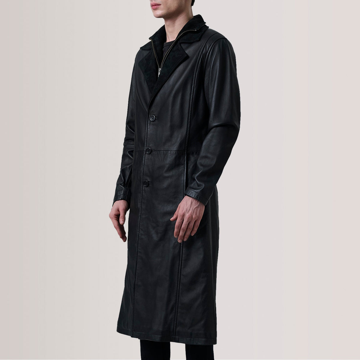Charlton Svart Leather Single Breasted Coat för Herr For Men - Lateral Side Profile View Showing Sleeve Cut &amp; Athletic Taper Fit