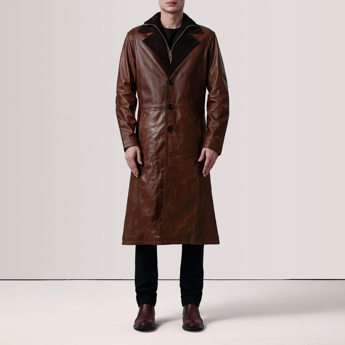 
Distressed Brown Sheepskin Burnished Leather Coat - Bakifrån med perfekt axelpassform och ren fåll