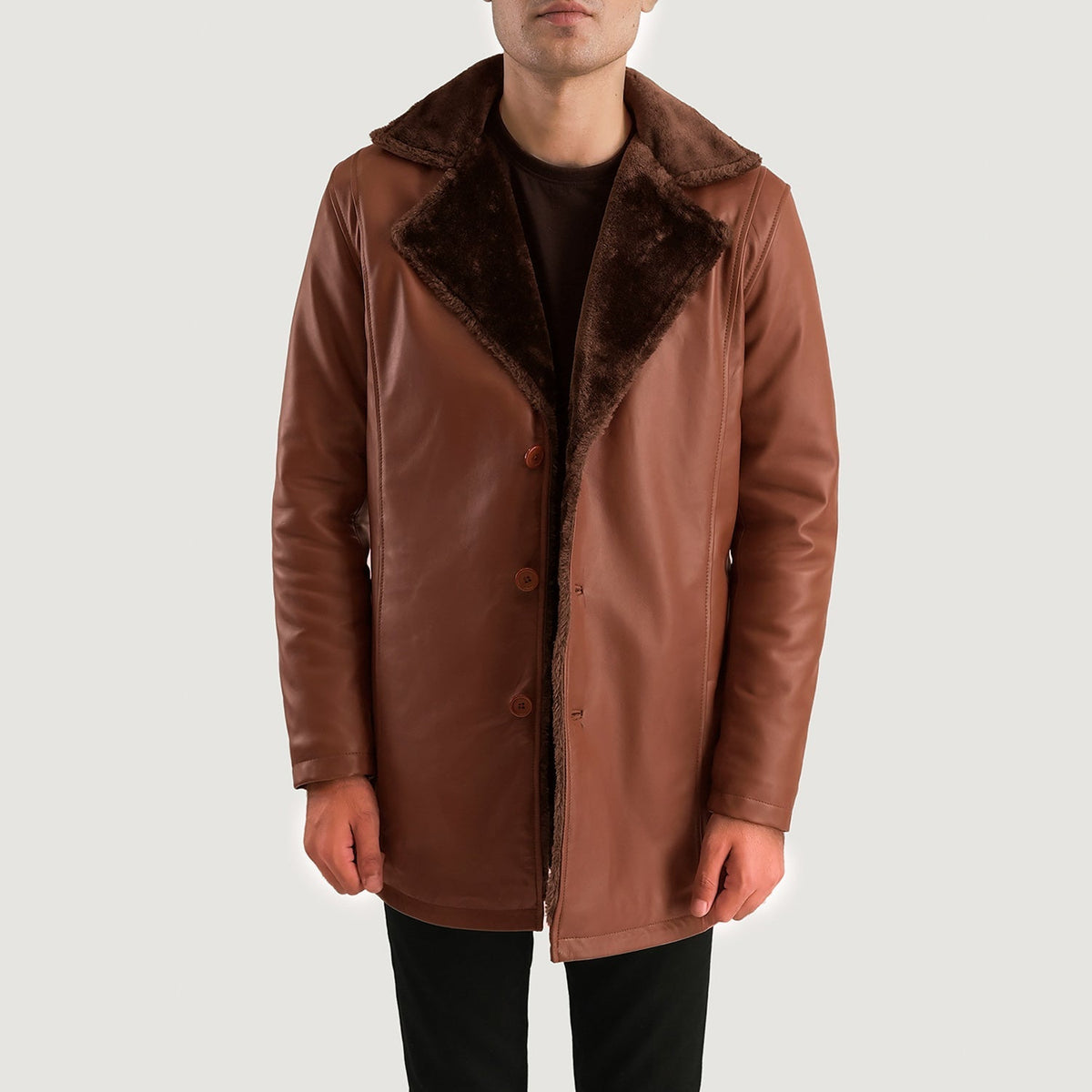 Close-Up Detail of Shirt &amp; Button Hardware on Men's Cinnamon Brun Leather Fur Coat för Herr