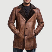 
Cinnamon Distressed Leather Fur Läderrock för Herr - Sidoprofil som visar ärmskärning