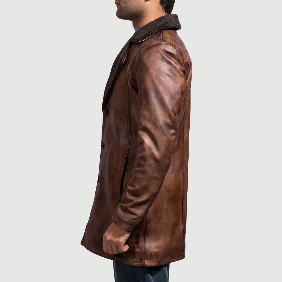 
Närbildsdetalj of Notch & Button Hardware on Cinnamon Distressed Leather Fur Läderrock för Herr