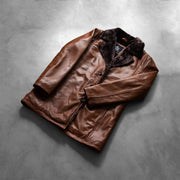 
Open Hem & Hem Craftsmanship Construction Detail on Cinnamon Distressed Leather Fur Läderrock för Herr