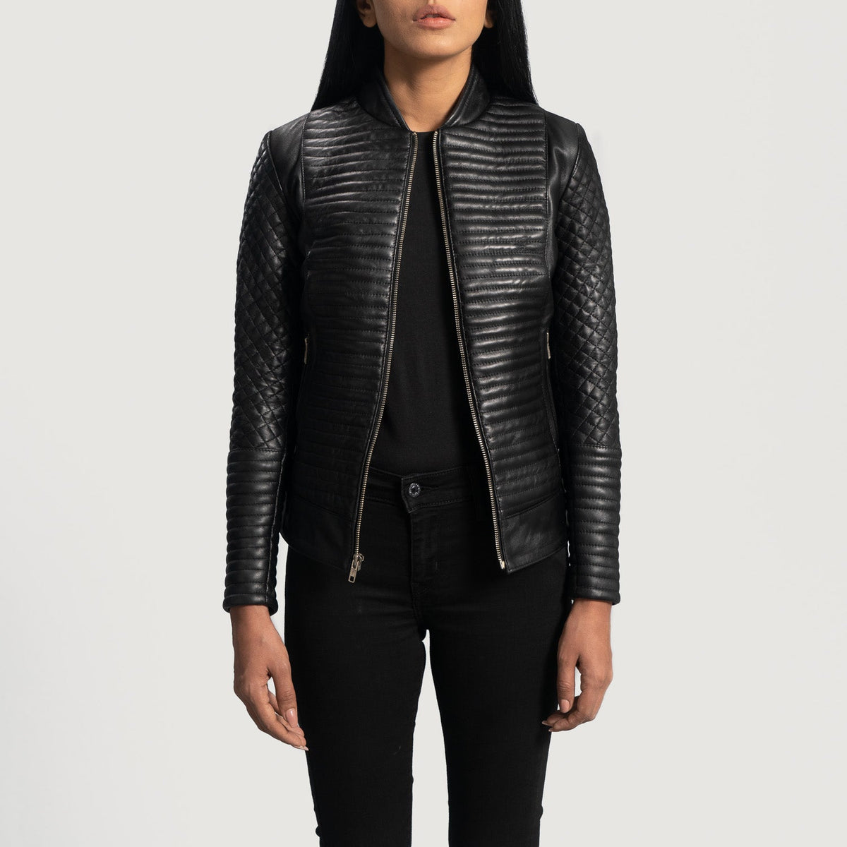 Women's Cityscape Svart Bikerjacka i Läder för Dam - Lateral Side Profile View Showing Sleeve Cut &amp; Athletic Taper Fit