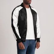 
Black & White Satin Varsity Jacket - Bakifrån med perfekt axelpassform och ren fåll