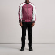 Close-Up Detail of Varsity &amp; Zipper Hardware on Clarke Maroon Varsity Läderjacka för Herr
