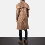 Men's Classic Brun Leather Duster för Herr - Lateral Side Profile View Showing Sleeve Cut &amp; Athletic Taper Fit