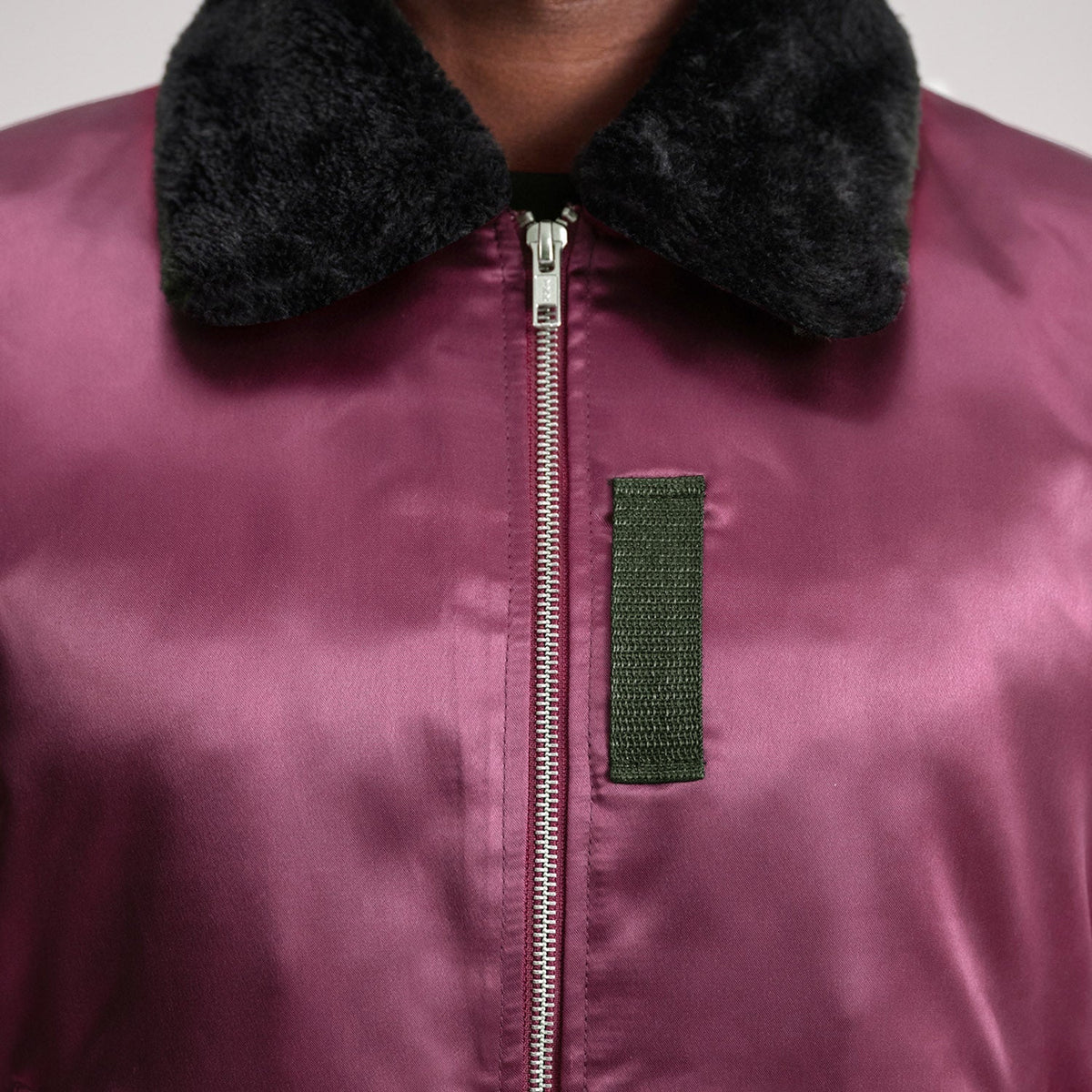 
Insida Showing Quilted Polyester Lining & Två funktionella innerfickor