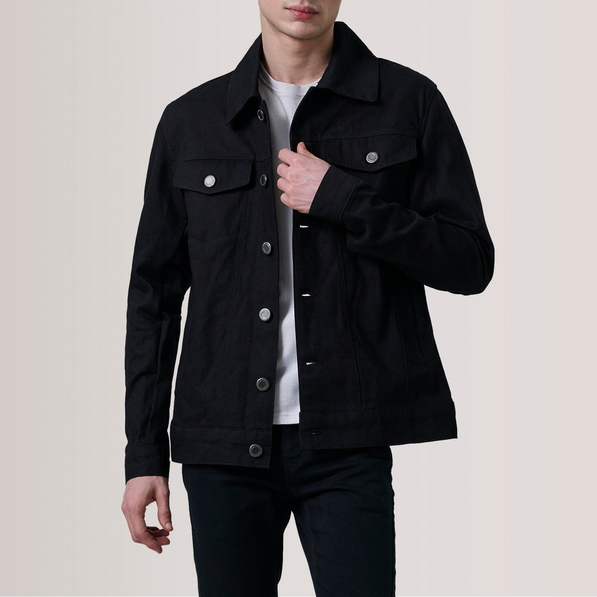 Conard Svart Denim Trucker Läderjacka för Herr For Men in Black Full-Grain Leather - Front Profile View &amp; Tailored Silhouette | Buy Online