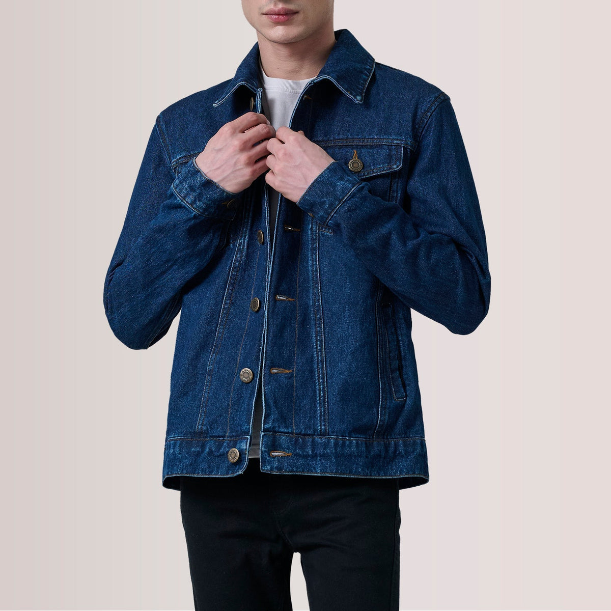 Conard Dark Blue Denim Trucker Läderjacka för Herr For Men in Dark Blue Full-Grain Leather - Front Profile View &amp; Tailored Silhouette | Buy Online