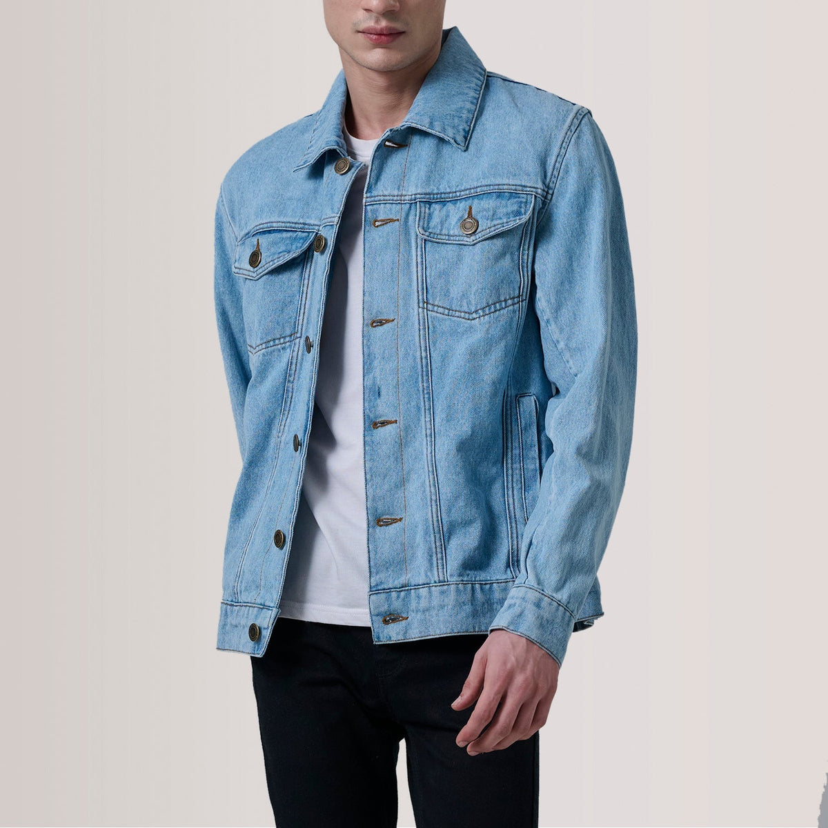 Conard Light Blue Denim Trucker Läderjacka för Herr For Men in Light Blue Full-Grain Leather - Front Profile View &amp; Tailored Silhouette | Buy Online
