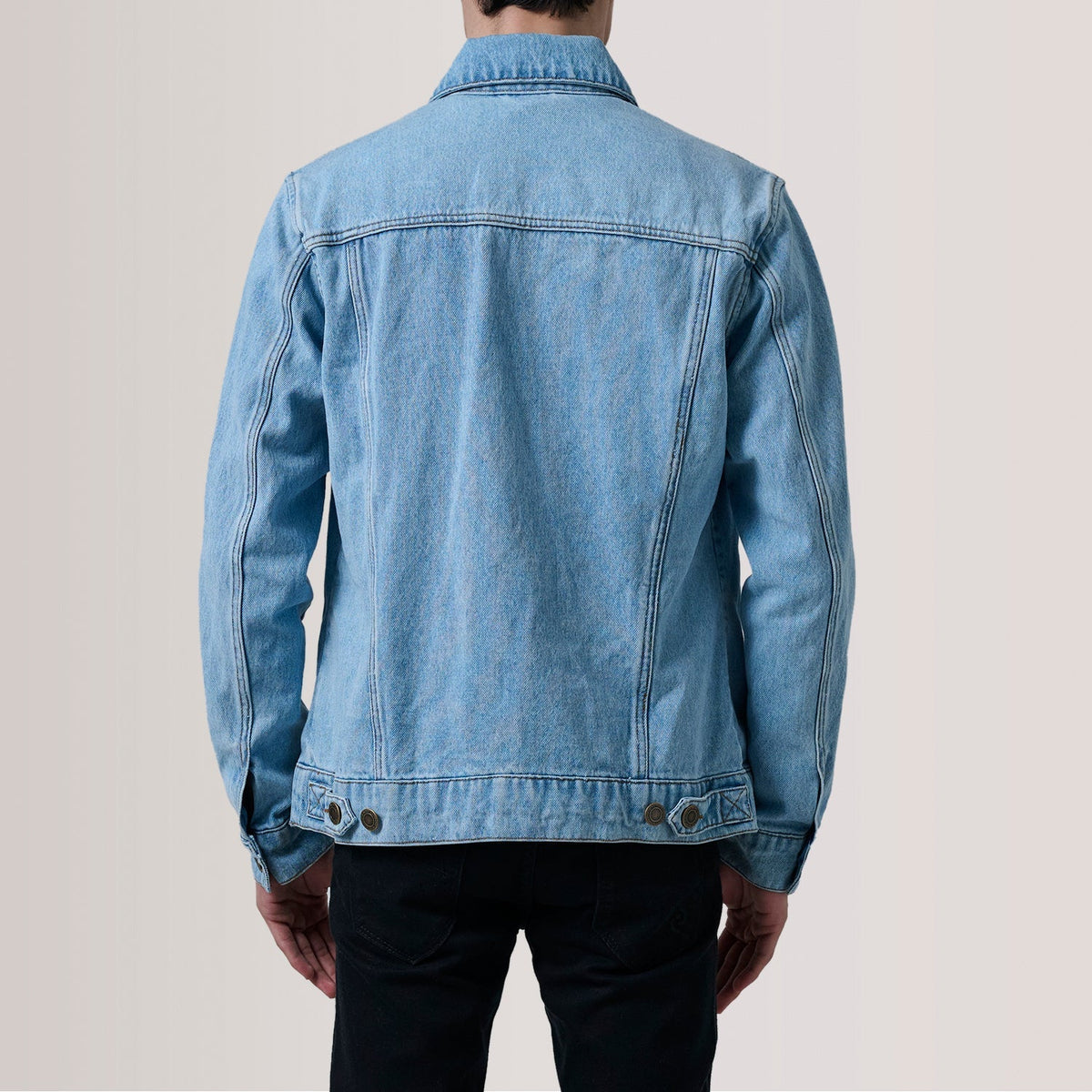 Close-Up Detail of Classic Collar &amp; Heavy-Duty Zipper Hardware on Conard Light Blue Denim Trucker Läderjacka för Herr For Men