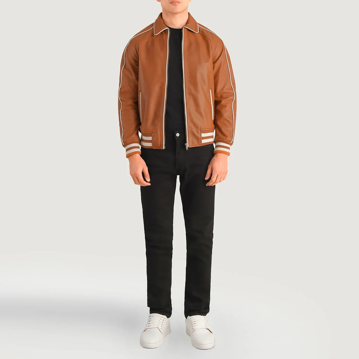 Cooper Ljusbrun Brun Leather Varsity Läderjacka för Herr - Lateral Side Profile View Showing Sleeve Cut &amp; Athletic Taper Fit