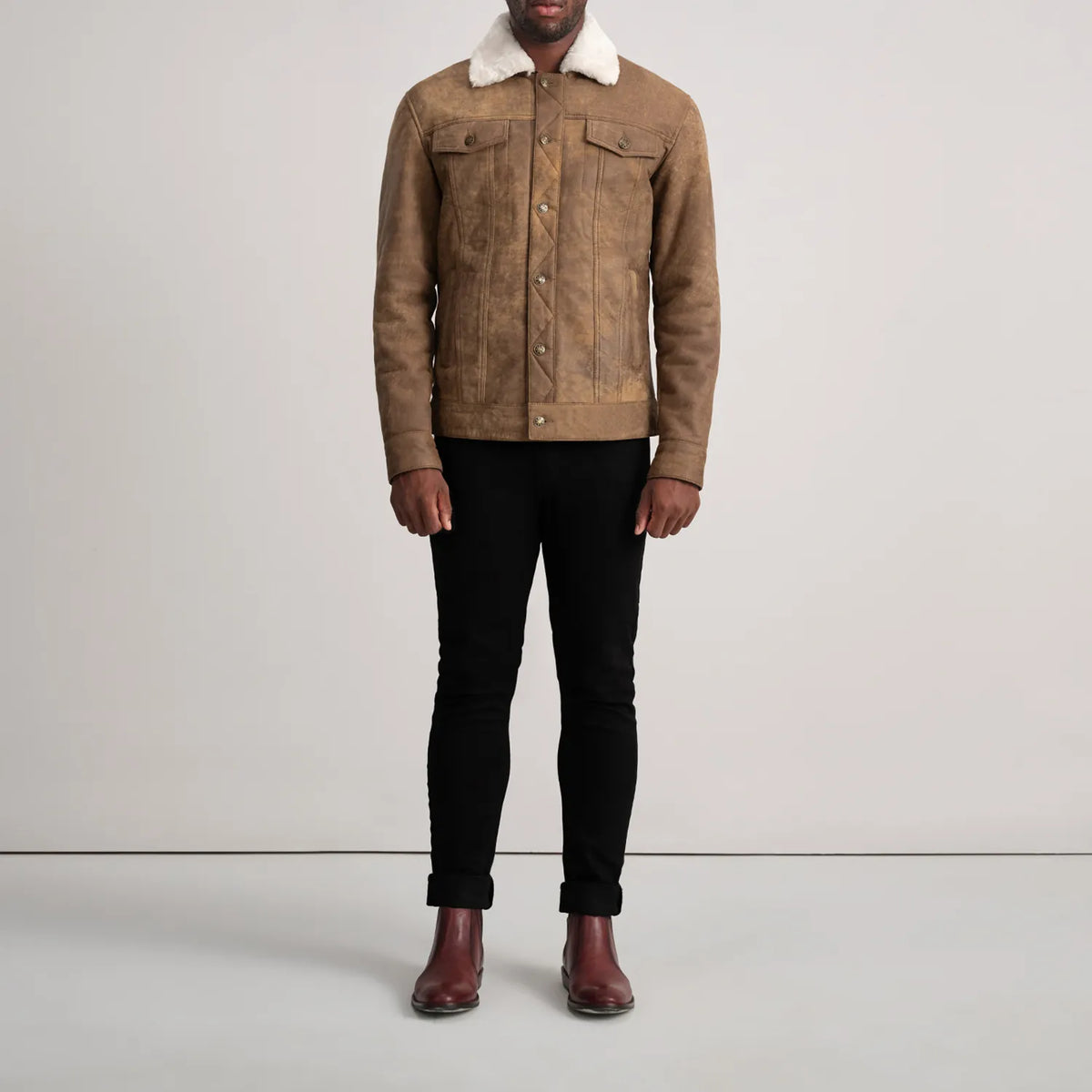 
Dallis Snuffed Brown Shearling Trucker Jacket - Sidoprofil som visar ärmskärning