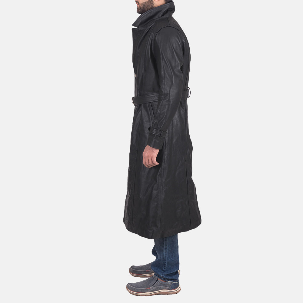 Men's Daniel Svart Leather Trench Coat för Herr - Lateral Side Profile View Showing Sleeve Cut &amp; Athletic Taper Fit
