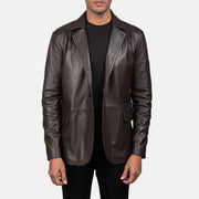 Close-Up Detail of Notch &amp; Button Hardware on Daron Brun Leather Blazer för Herr