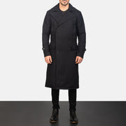 Close-Up Detail of Notch &amp; Button Hardware on Men's Detective Svart Wool Coat för Herr