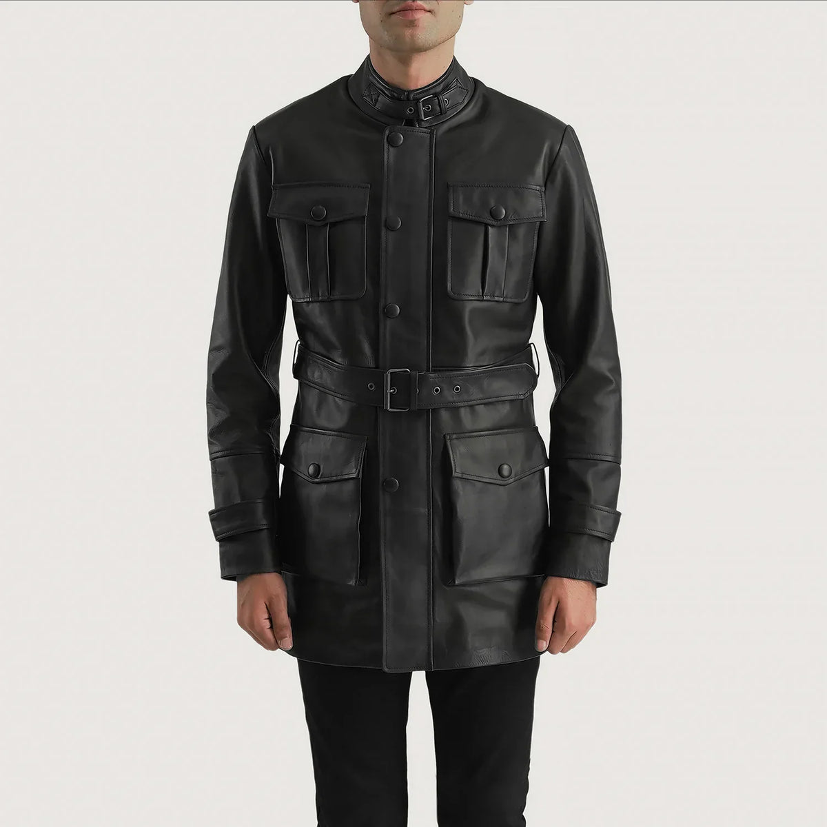 Close-Up Detail of High neck with Belt &amp; Snap button Hardware on Dolf Svart Läderjacka för Herr
