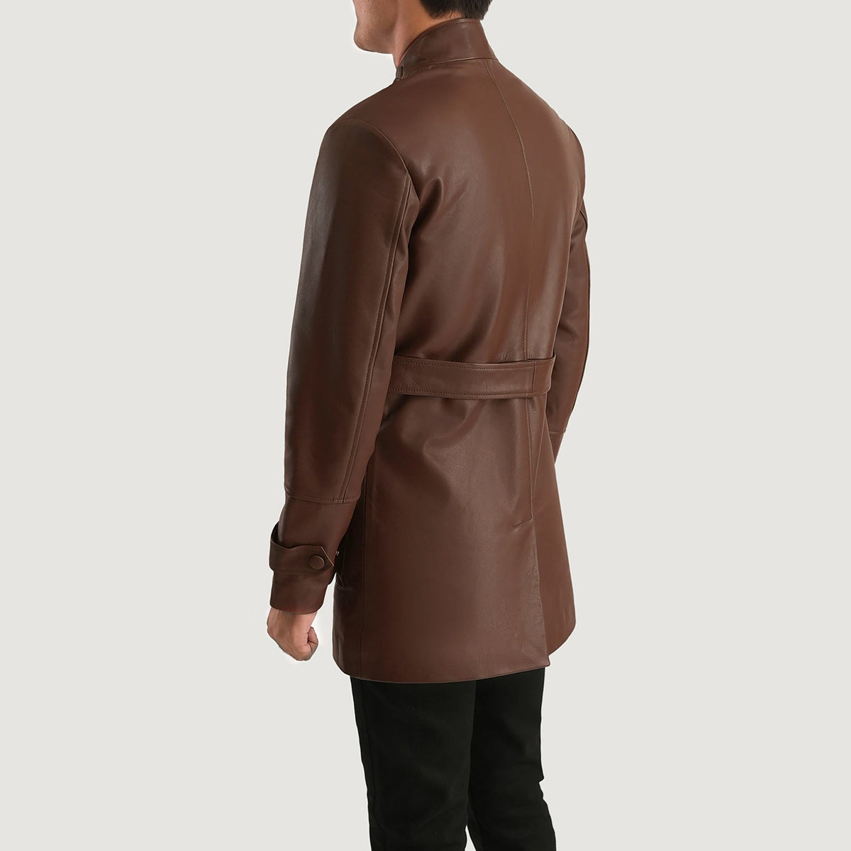
Närbildsdetalj of High neck with Belt & Snap button Hardware on Dolf Brun Läderjacka för Herr