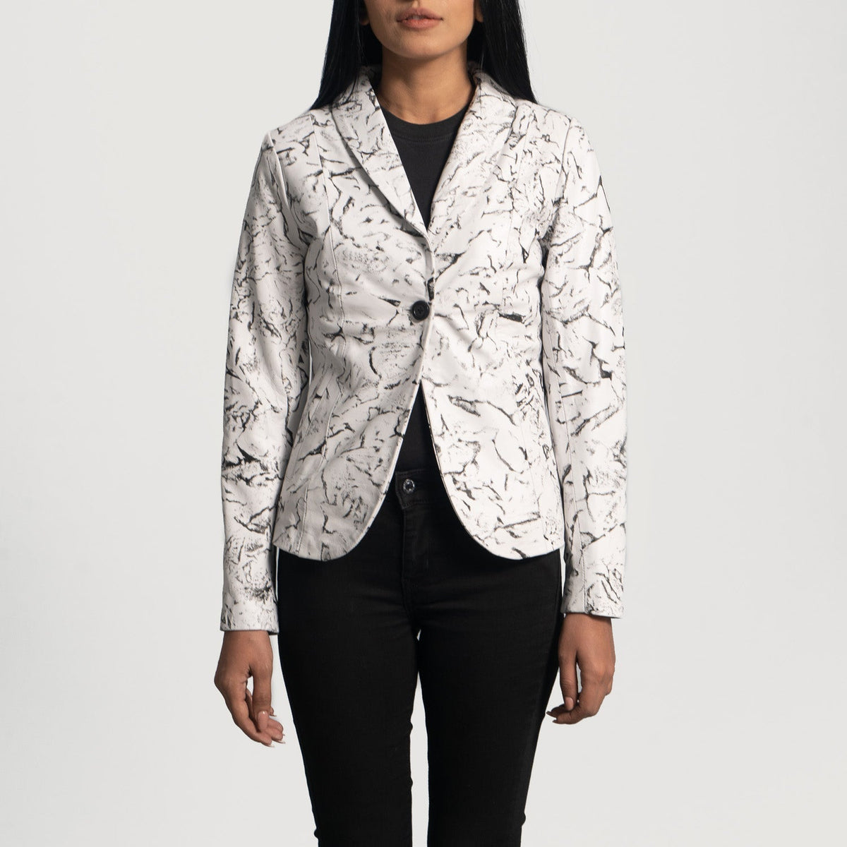 Women's Donna Blake White Leather Blazer för Dam in White Sheepskin Dip &amp;Amp; Dye - Front Profile View &amp; Tailored Silhouette | Buy Online