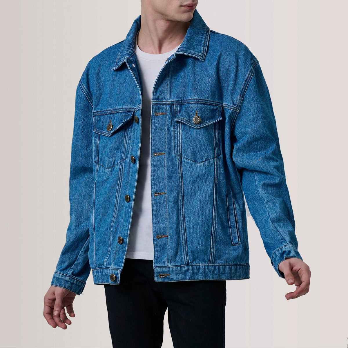 
Eddie Dark Blå Oversized Denim Trucker Läderjacka för Herr For Men in Dark Blue Full-Grain Leather - Framifrån med skräddarsydd silhuett | Handla online