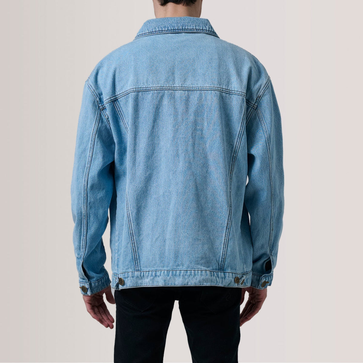 Close-Up Detail of Classic Collar &amp; Heavy-Duty Zipper Hardware on Eddie Light Blue Oversized Denim Trucker Läderjacka för Herr For Men