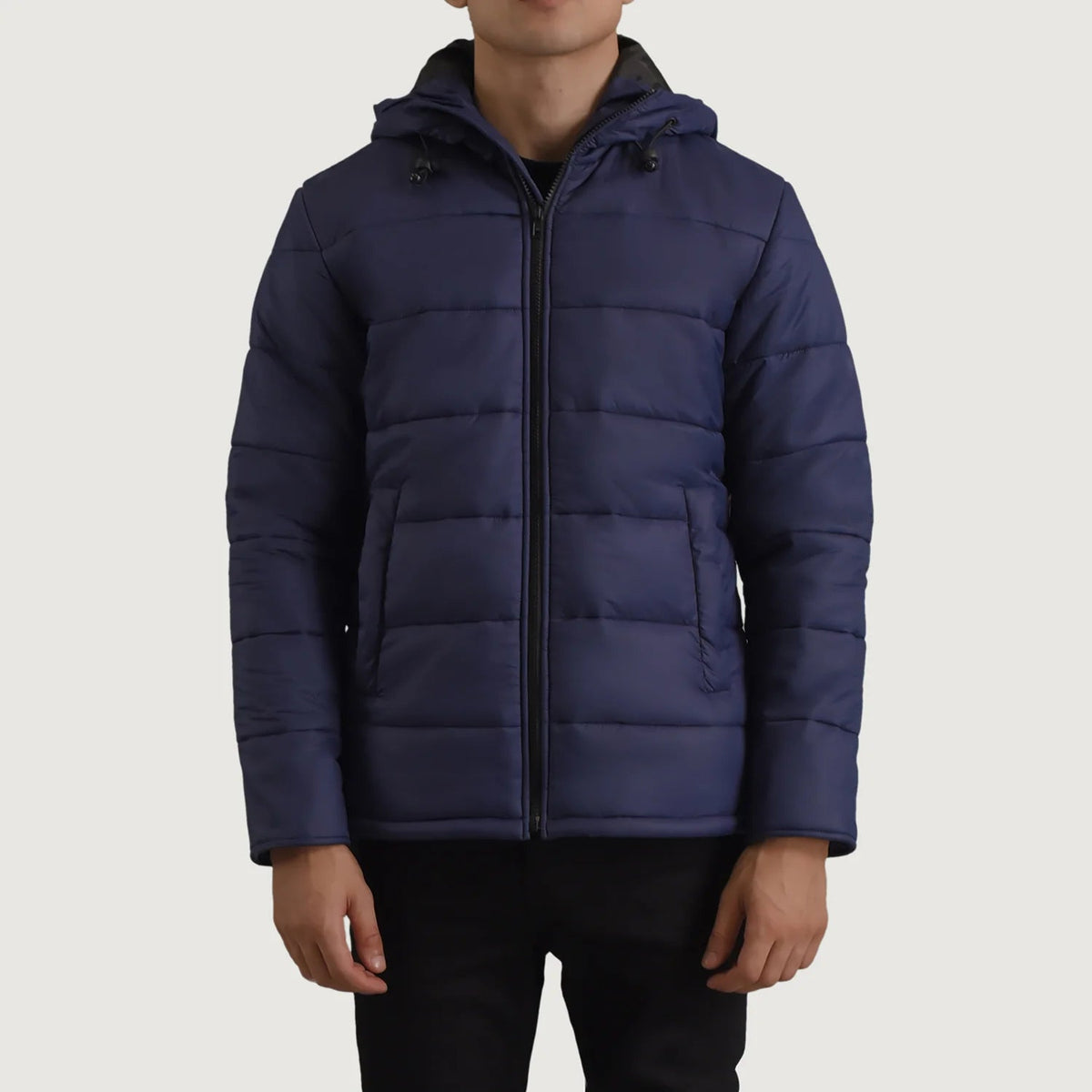 
Erico Blå Hooded Puffer Läderjacka för Herr in Blue Full-Grain Leather - Framifrån med skräddarsydd silhuett | Handla online