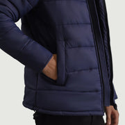 
Insida Showing Quilted Viscose Lining & Två funktionella innerfickor