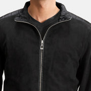 Close-Up Detail of High Neck &amp; Zipper Hardware on Men's Ethan Hybrid Suede Bomberjacka i Läder för Herr