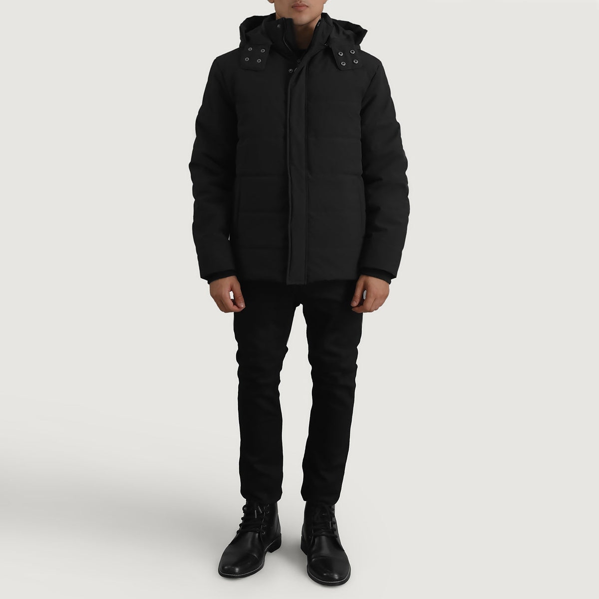 Close-Up Detail of Classic Collar &amp; Zipper With Placket. Hardware on Exton Svart Hooded Down Puffer Läderjacka för Herr