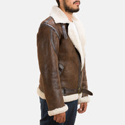 Close-Up Detail of Notch &amp; Zipper with Waist belt Hardware on Men's Forest Double Face Shearling Läderjacka för Herr