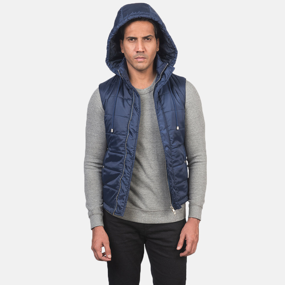 
Närbildsdetalj of Band with Removable Hood & Zipper with dual puller and wind flap Hardware on Fuston Blå Vadderad väst med huva för Herr
