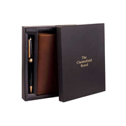 
Närbildsdetalj of Classic Collar & Heavy-Duty Zipper Hardware on Giftset Leather Writing Case and Pen (Passport holder)