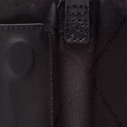 Styled Fit Perspective of Glasses Case Maplewood för Dam on Model - Natural Daylight Drape