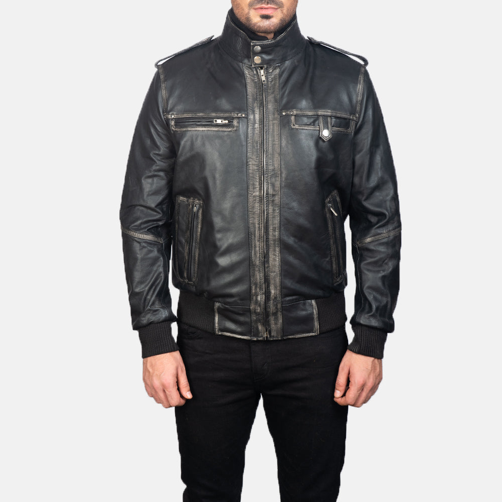 Glen Street Svart Bomberjacka i Läder för Herr in Black Cowhide Leather - Front Profile View &amp; Tailored Silhouette | Buy Online