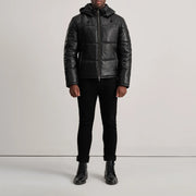 
Gordon Tan Hooded Leather Puffer Jacket - Sidoprofil som visar ärmskärning